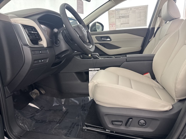 Vehicle image 23 of 27