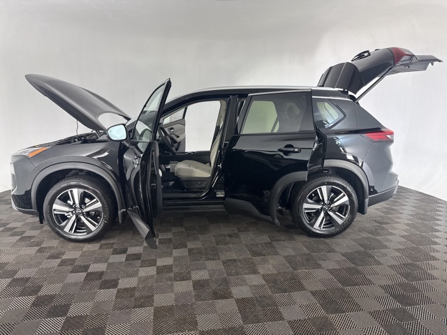 Vehicle image 2 of 27