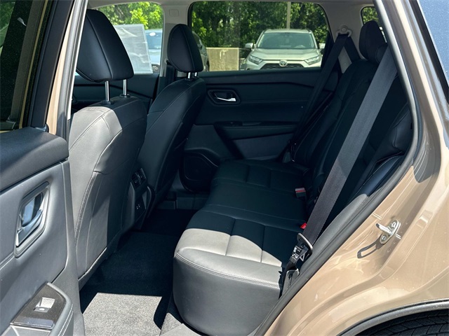 Vehicle image 9 of 18