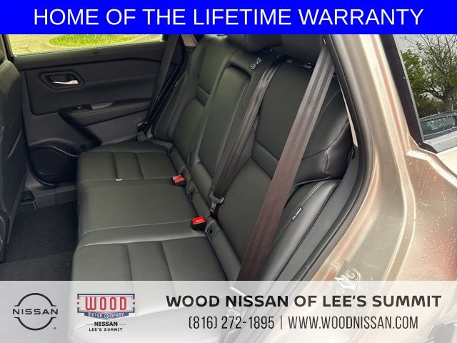 Vehicle image 17 of 40
