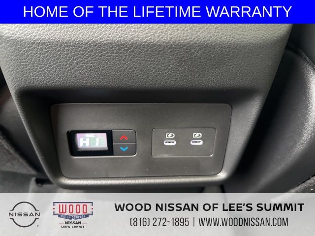 Vehicle image 18 of 40