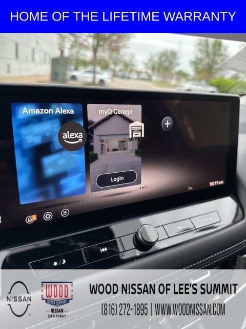 Vehicle image 28 of 40