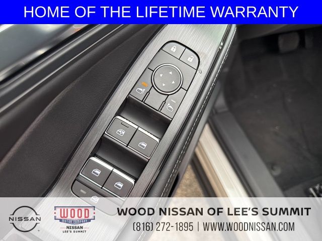 Vehicle image 14 of 40