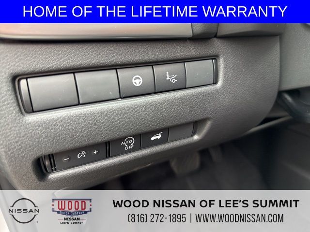Vehicle image 21 of 40
