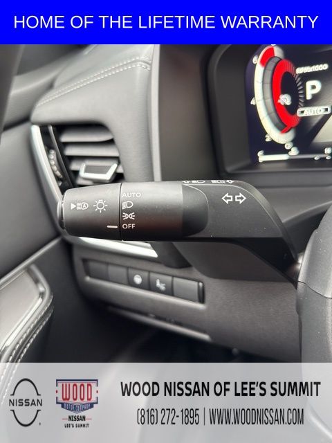 Vehicle image 23 of 40