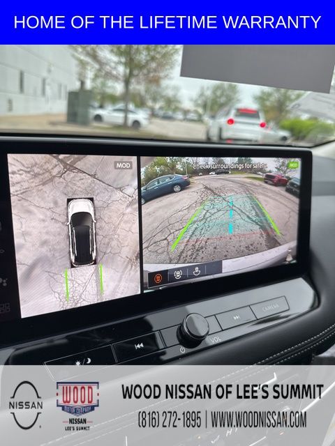 Vehicle image 36 of 40