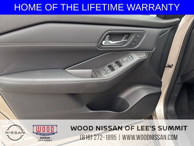Vehicle image 13 of 40