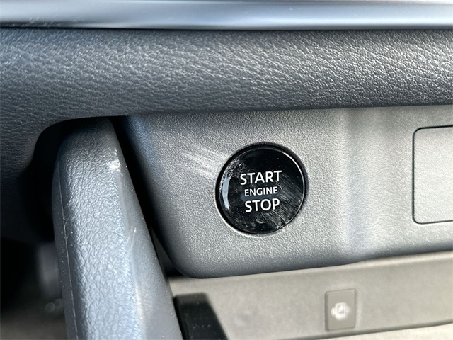 Vehicle image 11 of 33
