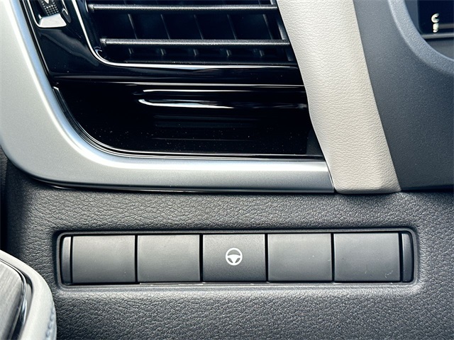 Vehicle image 15 of 33