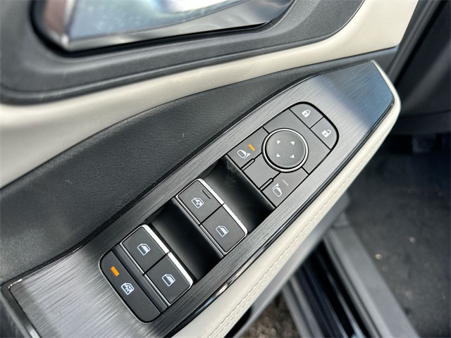 Vehicle image 22 of 33