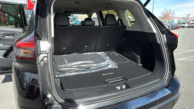 Vehicle image 27 of 30