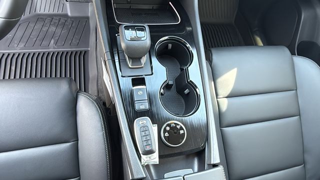 Vehicle image 13 of 30