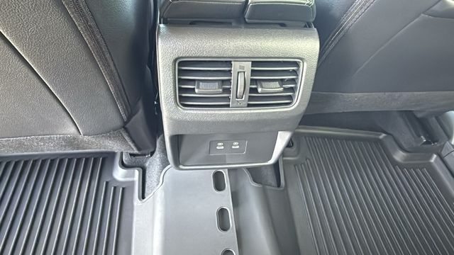 Vehicle image 25 of 30