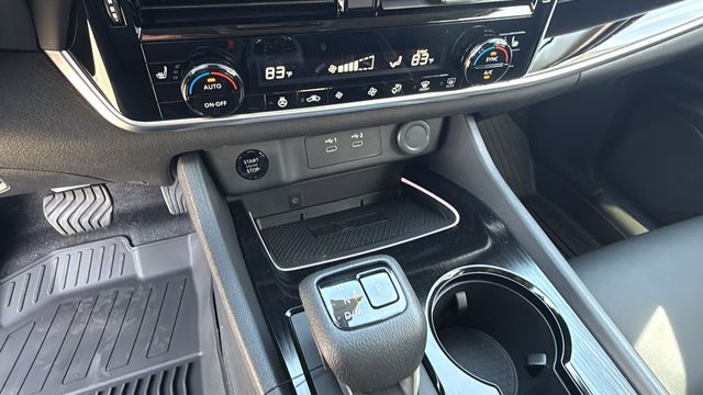 Vehicle image 14 of 30