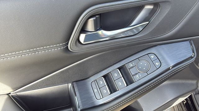 Vehicle image 22 of 30