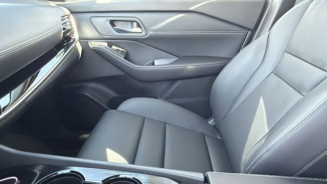 Vehicle image 12 of 30