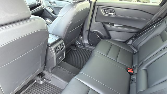 Vehicle image 24 of 30