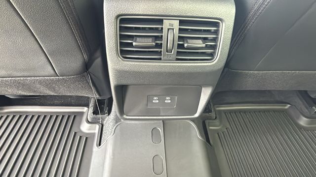 Vehicle image 25 of 30
