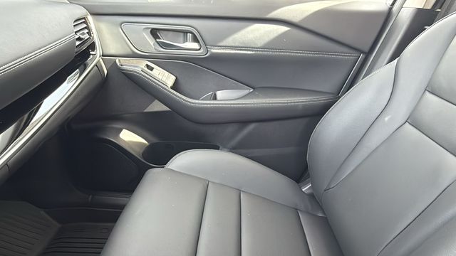 Vehicle image 12 of 30