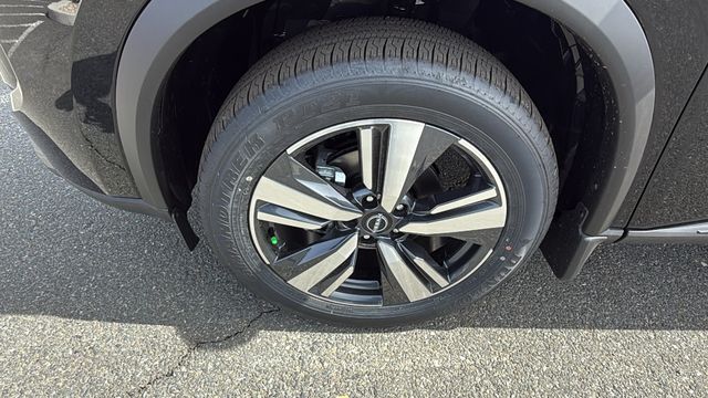 Vehicle image 9 of 30