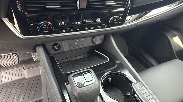 Vehicle image 14 of 30