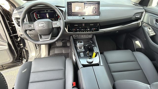 Vehicle image 26 of 30