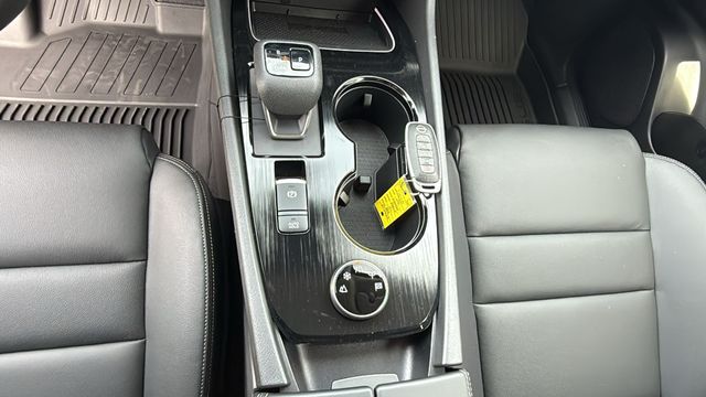 Vehicle image 13 of 30