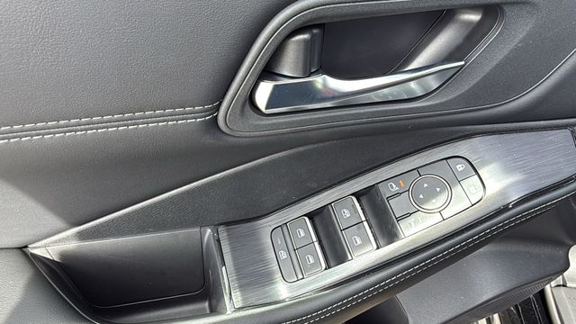 Vehicle image 22 of 30