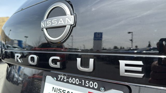 Vehicle image 28 of 30