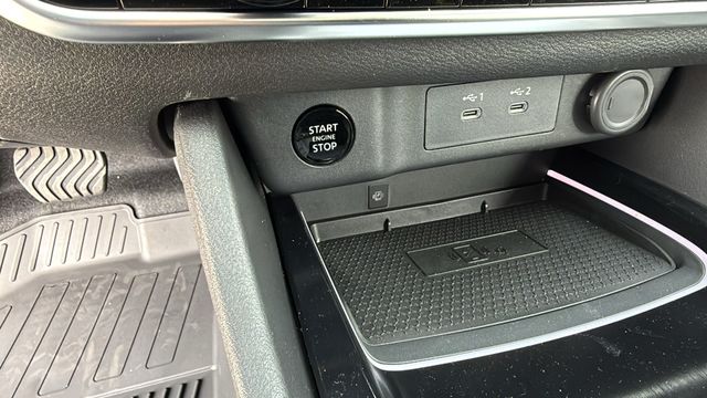 Vehicle image 17 of 30