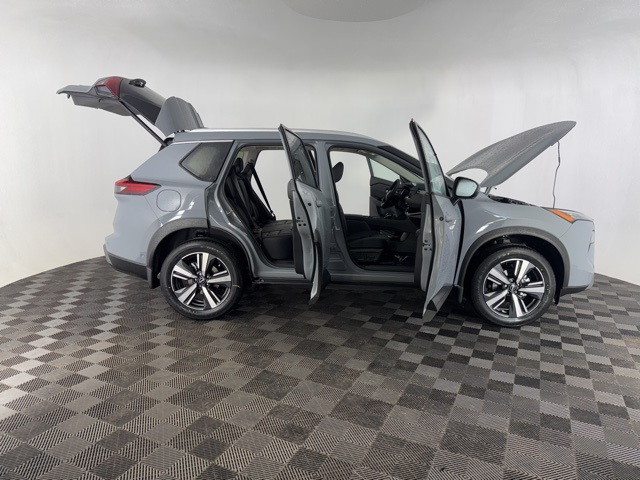 Vehicle image 12 of 28
