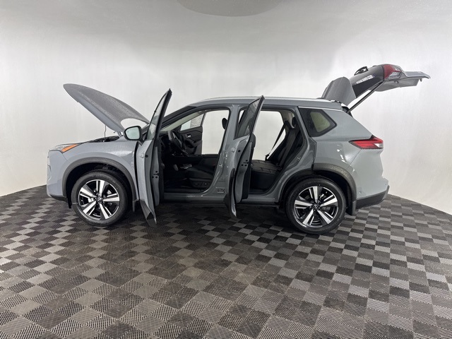 Vehicle image 9 of 28