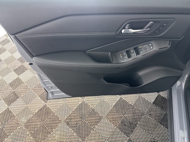 Vehicle image 18 of 28