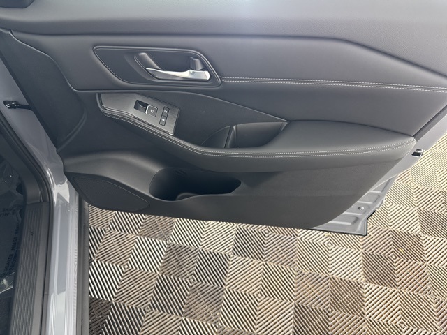 Vehicle image 19 of 28