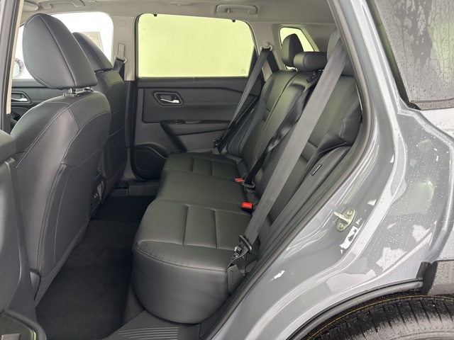 Vehicle image 25 of 28