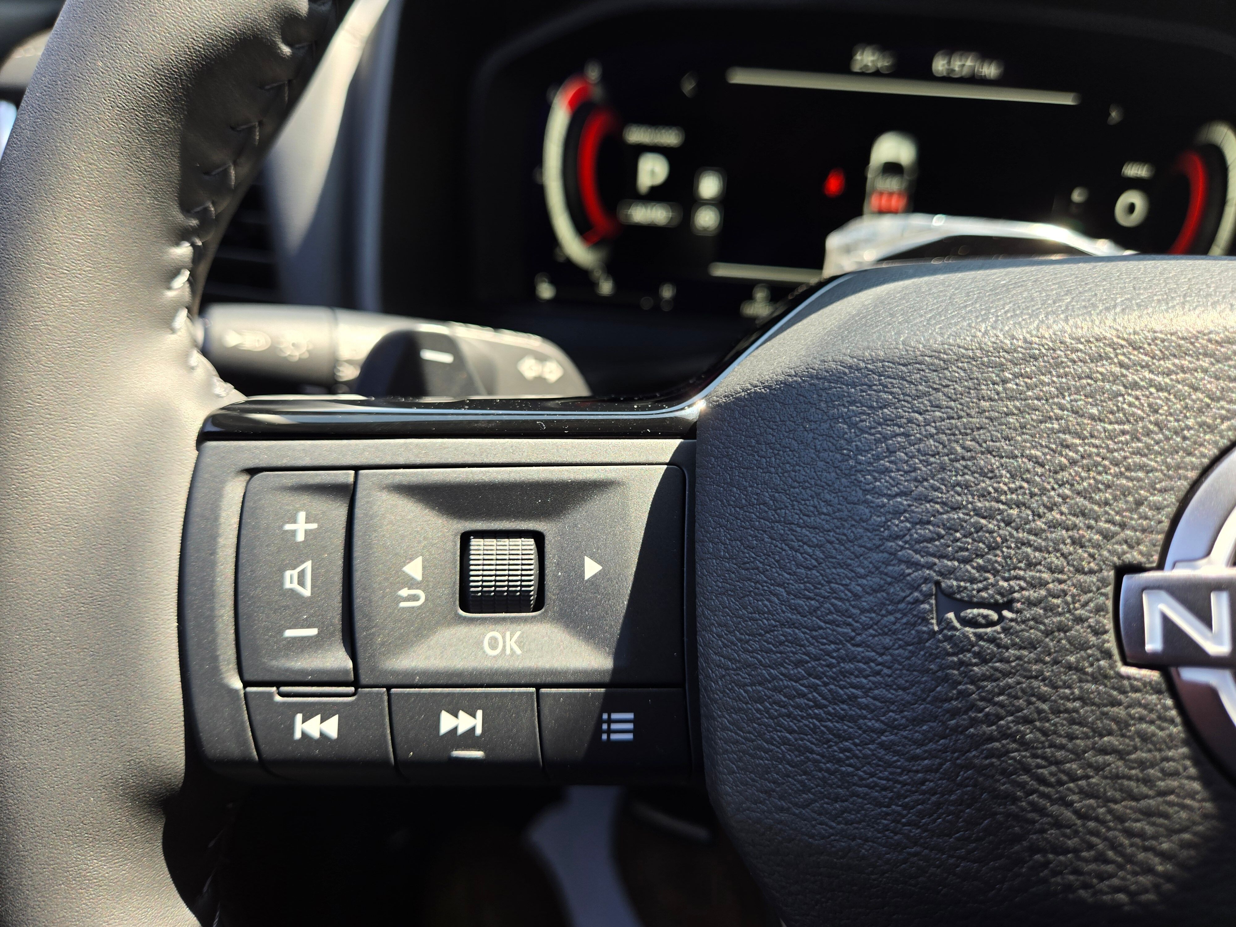 Vehicle image 22 of 24
