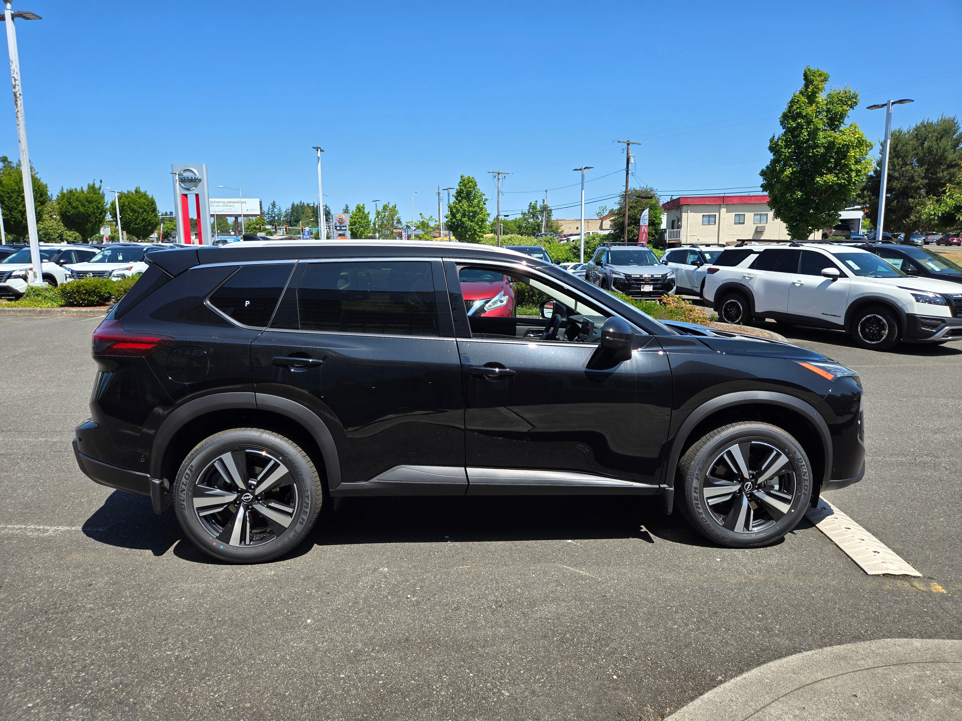 Vehicle image 3 of 24