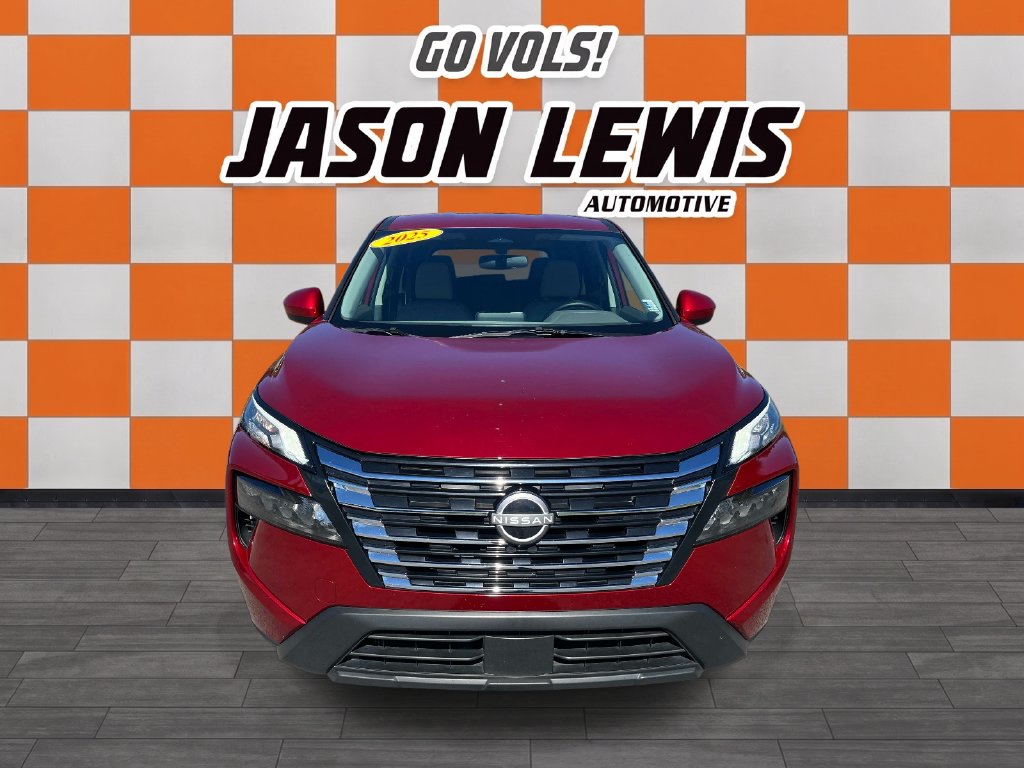 2025 Nissan Rogue SV Image 2 of 30