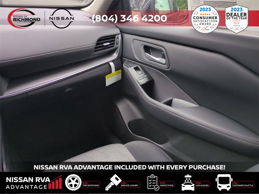 Vehicle image 25 of 27