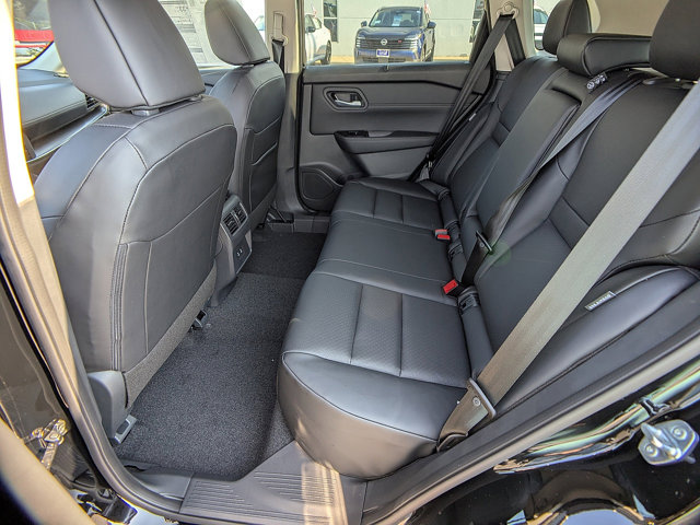 Vehicle image 13 of 29