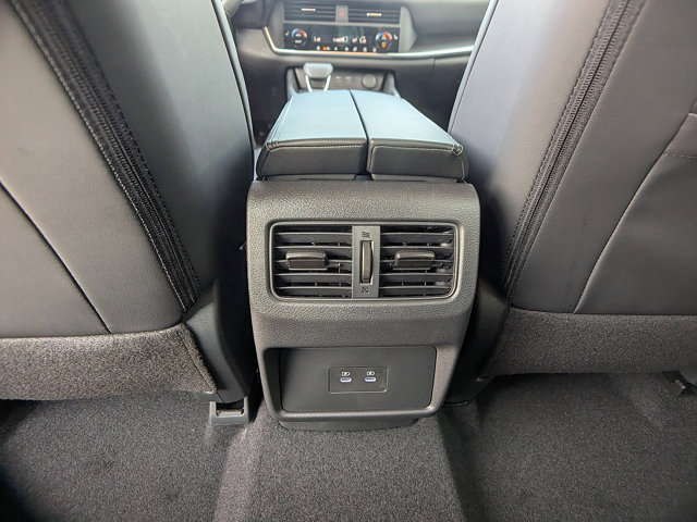 Vehicle image 22 of 29