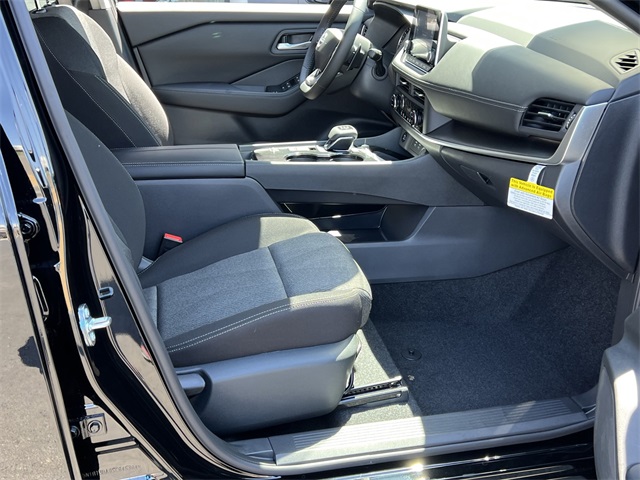 Vehicle image 24 of 28