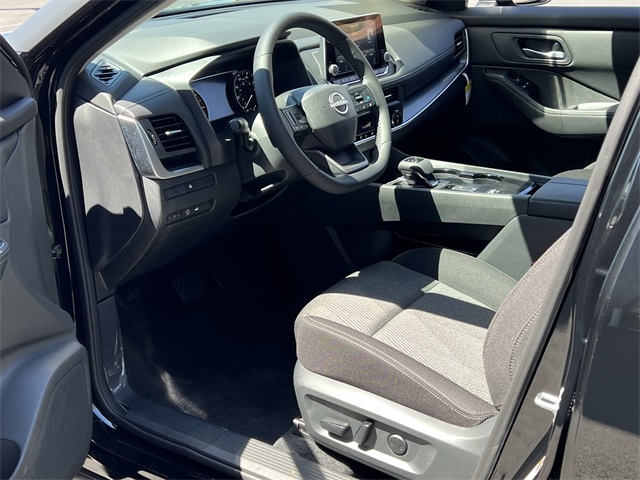 Vehicle image 11 of 28