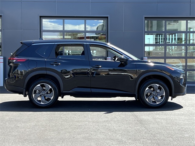 Vehicle image 4 of 28