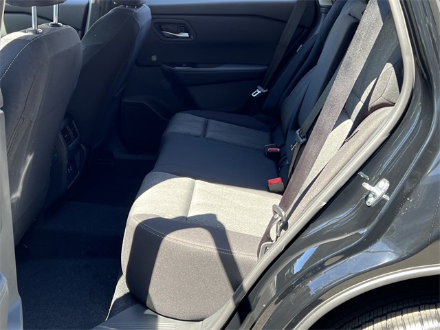 Vehicle image 21 of 28