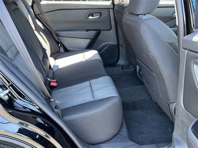 Vehicle image 23 of 28