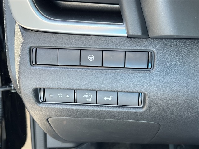 Vehicle image 12 of 28