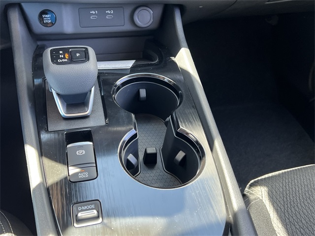 Vehicle image 17 of 28