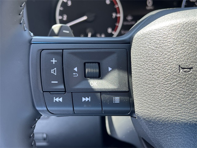 Vehicle image 13 of 28