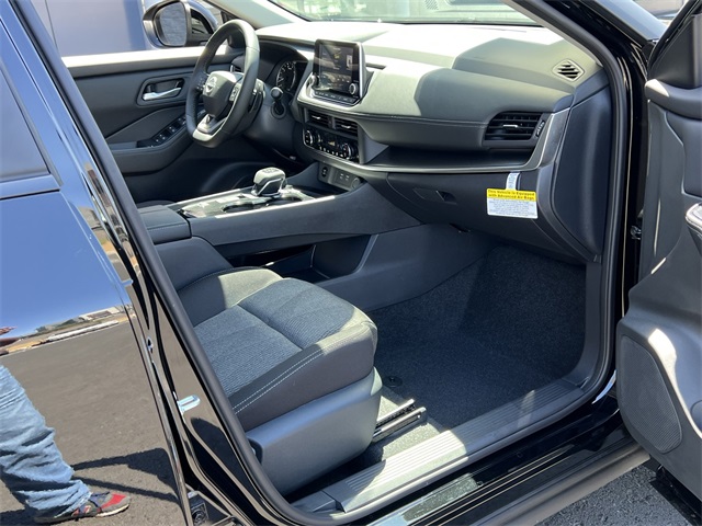 Vehicle image 25 of 28